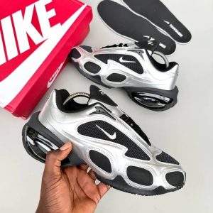 nike air max muse "black/metallic silver" colorway